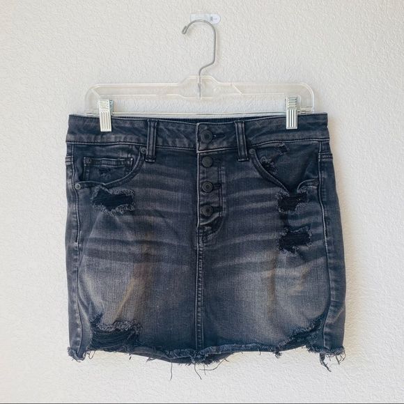 American Eagle Outfitters Dresses & Skirts - American Eagle Button Fly Hi-Rise Mini Distressed Skirt Sz 8